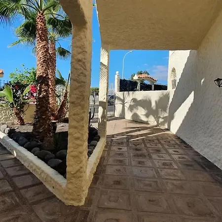 Hébergement de vacances Beautiful In Playa Paraiso With Pool And Sunset View *